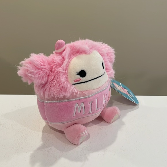 NWT 5” Brina the Strawberry Milk 🍓 Bigfoot Squishmallow - Epic Collection - Picture 3 of 6